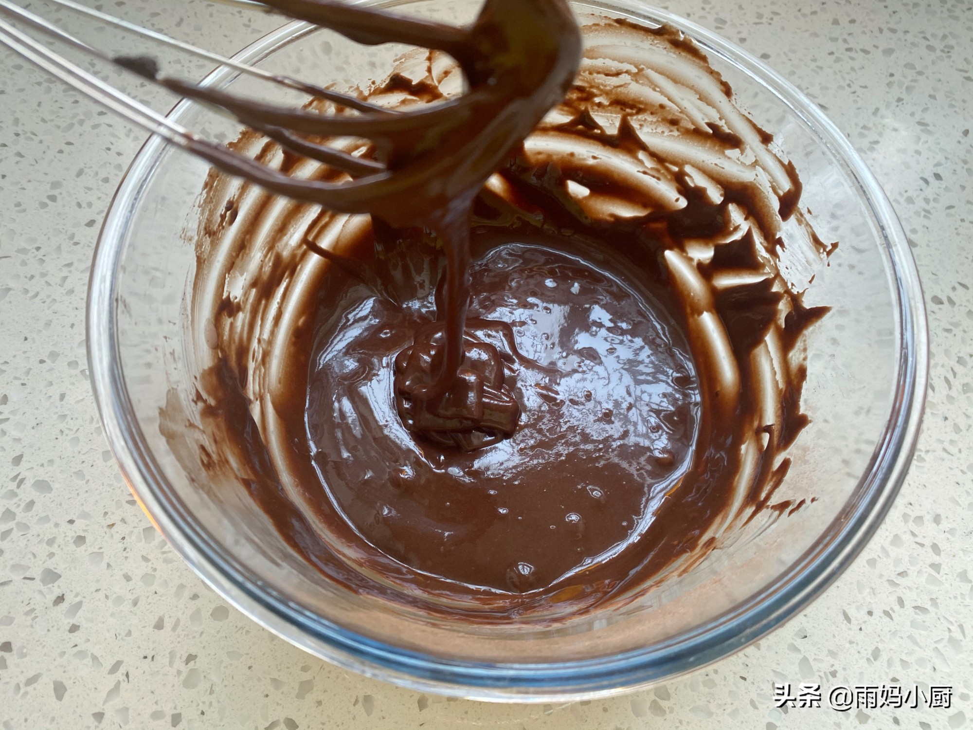 可可戚风蛋糕不塌陷不回缩好吃,不回缩口感绵密的蛋糕