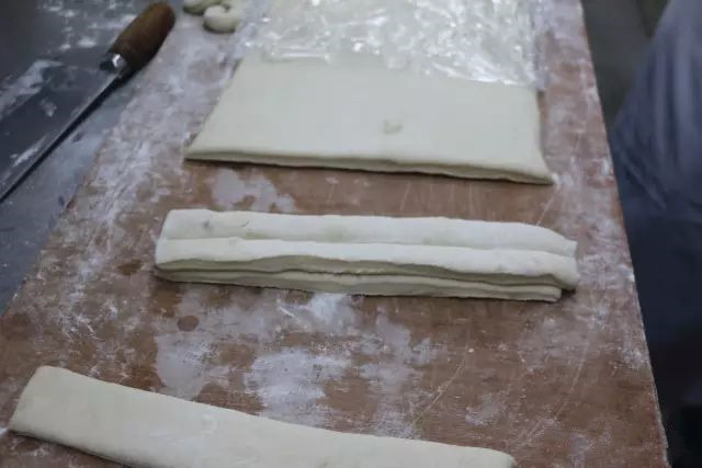 早餐面食技术培训油条配方,早餐店油条做法和配方的全过程