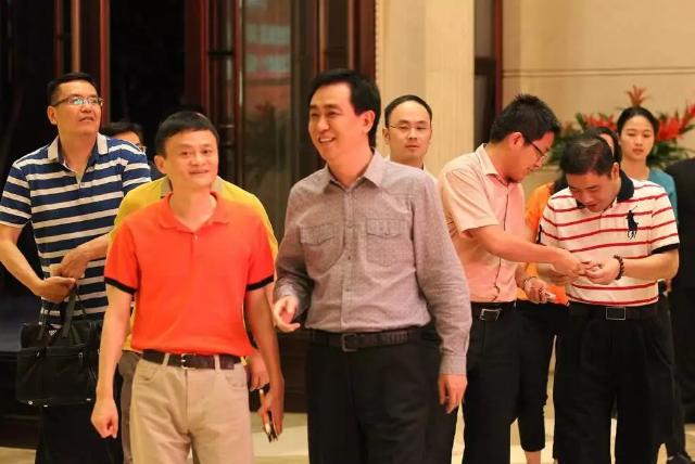 涓や綅鍓嶄腑鍥介瀵岀殑瀵规瘮,涓や釜棣栧瘜