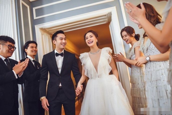 阿娇买包看老公脸色,阿娇自己买包