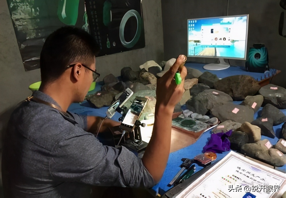 直播上卖翡翠便宜,直播的翡翠怎么那么便宜是真的吗