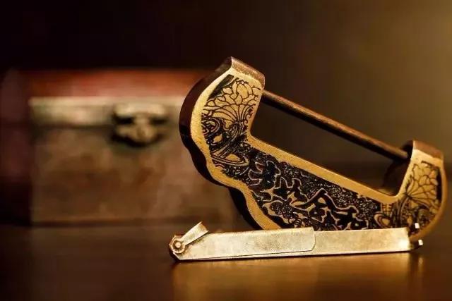 从前的锁好看钥匙也精美,从前的锁好看钥匙也精美什么意思