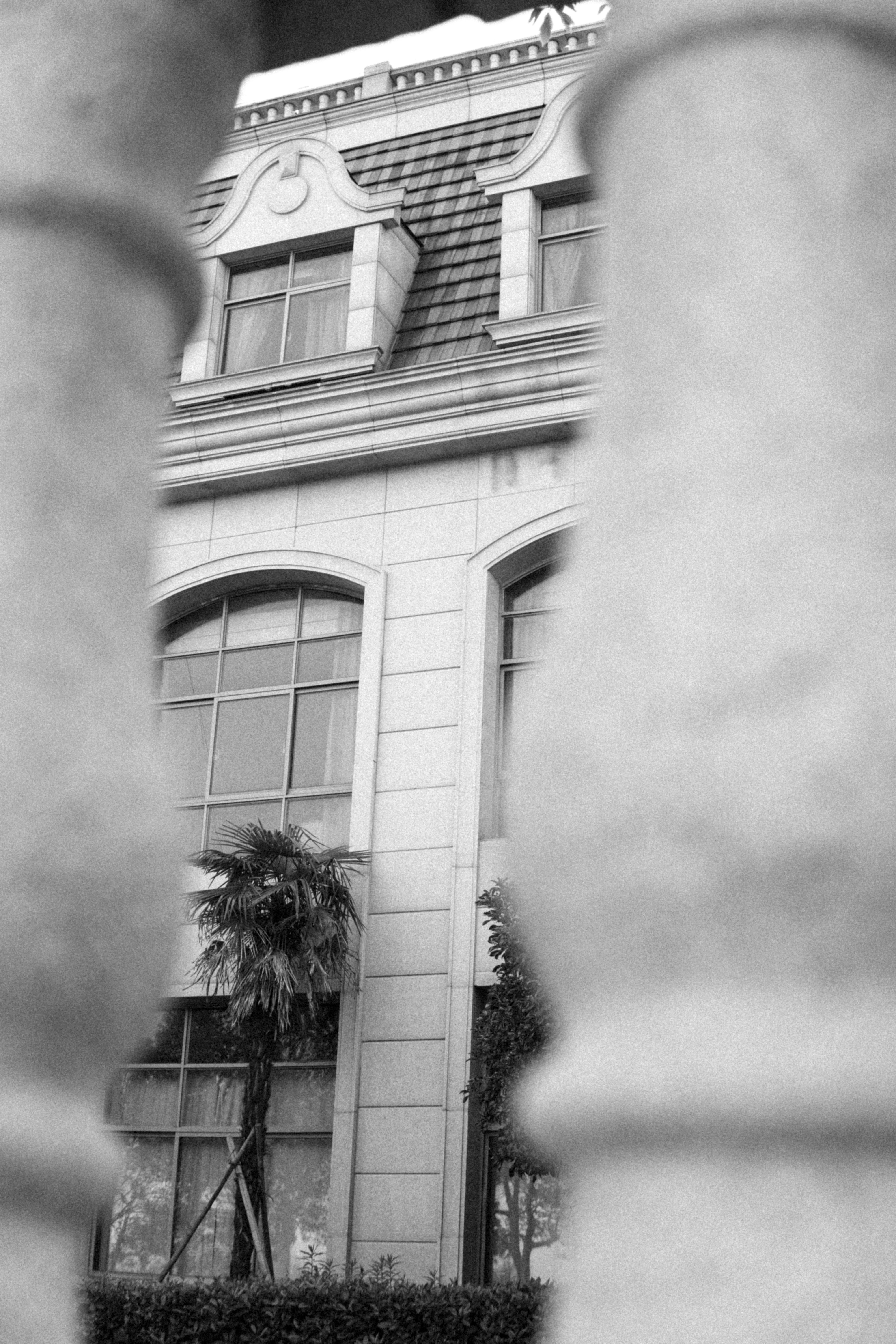 开着曾经的最美大众探寻废弃城堡，如今B6迈腾还值得购买吗？