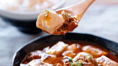 天府旅游美食·舌尖上的非遗|陈麻婆豆腐：寸琼方玉披红彩，火龙生风五内春