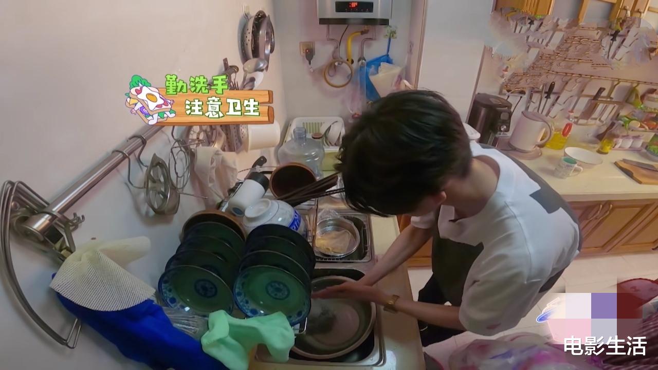 未知的餐桌小鬼钱正昊,小鬼唱周杰伦的歌