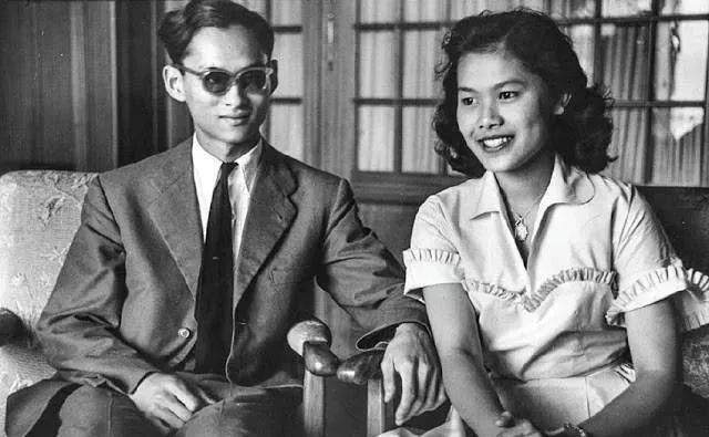 泰国王后诗丽吉年轻时候纪录片,泰国诗丽吉王后的珠宝