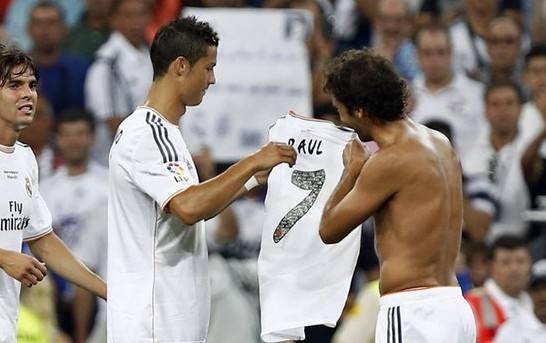 足坛有哪些球衣退役,足坛球星那些事