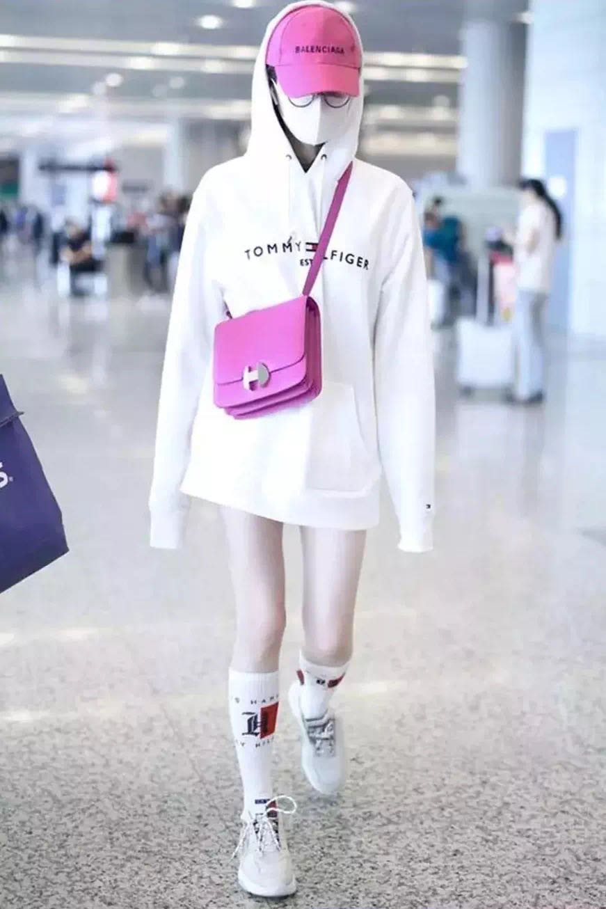 中筒袜如何搭配鞋子显腿细长,春秋季新款洋气显瘦中筒袜