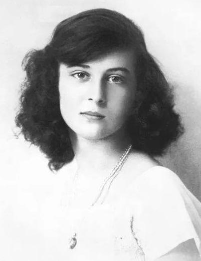 绝色王妃玛丽娜:结婚时让女王当花童,女儿却跟菲利普纠缠近20年