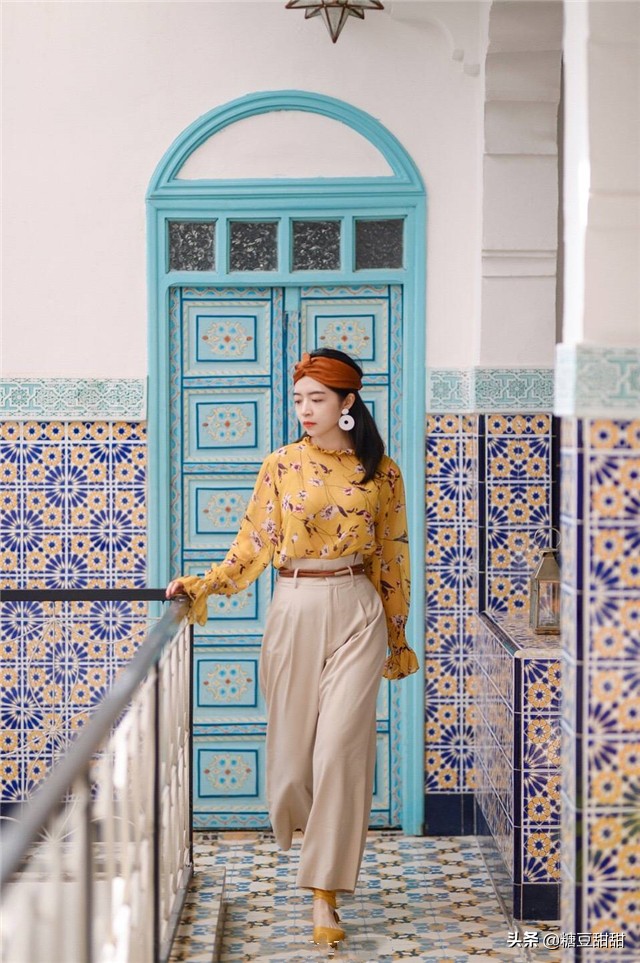 秋冬叠穿白衬衫怎么搭裤子,衬衫怎么穿两件