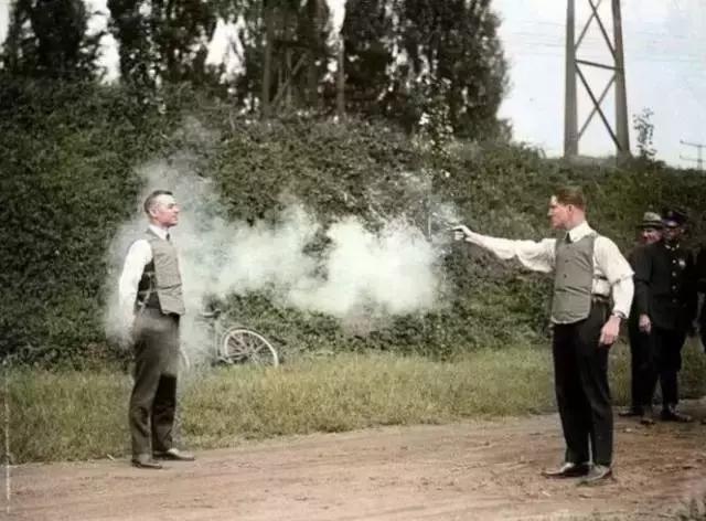 霍金站起来的照片,霍金站着