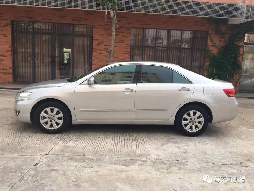 15年的凯美瑞2.0高配能值多少钱,10年丰田凯美瑞2.4高配能值多少钱