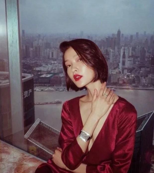 方脸脸型与发型搭配女士,适合梨形方脸女生发型