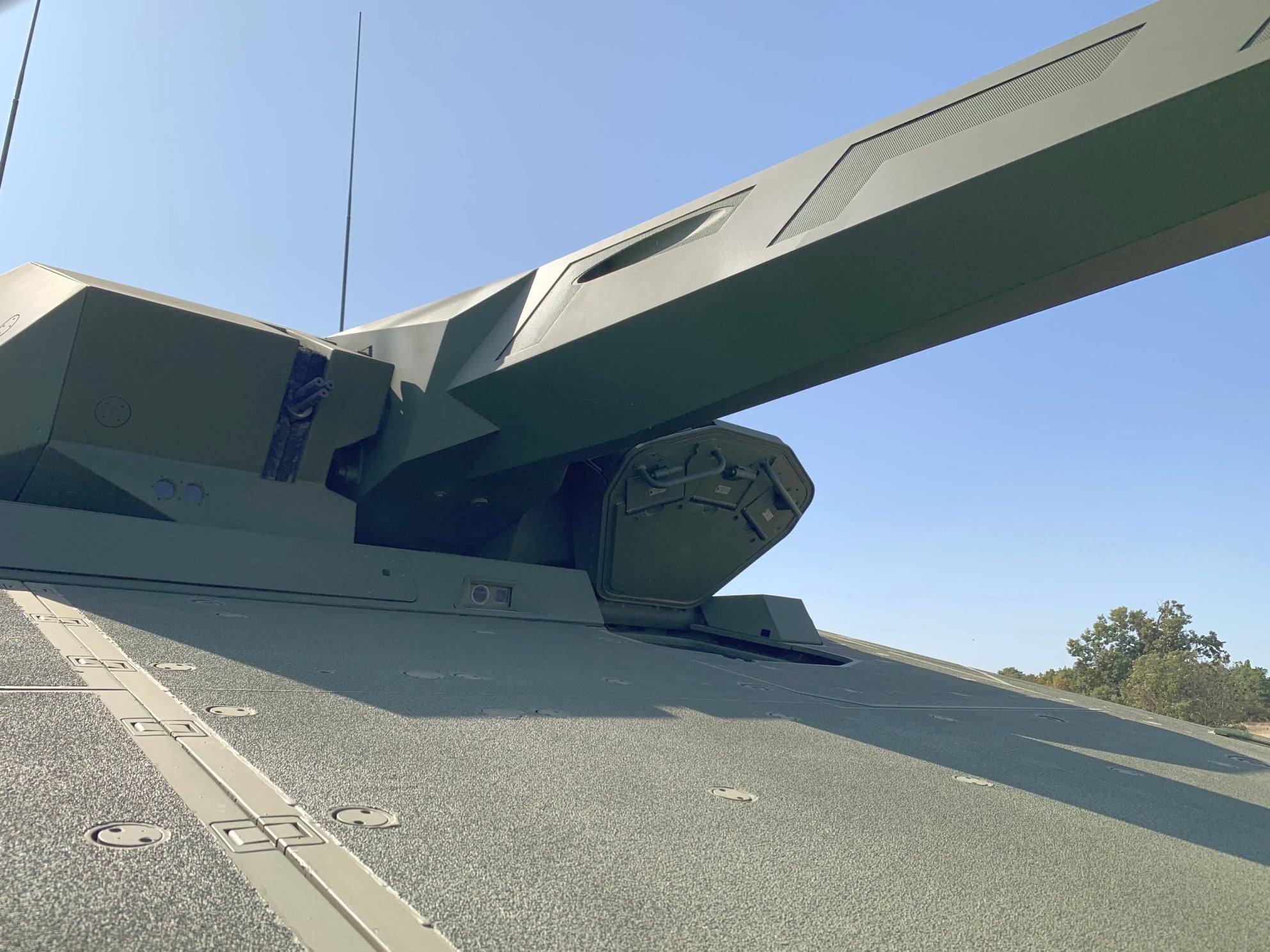 世界上防护能力最强的装甲车,最新山猫kf41步兵战车