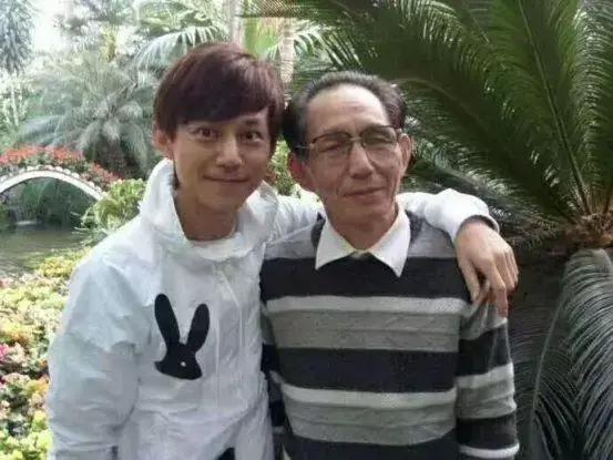 起底的商业版图,何炅餐饮店