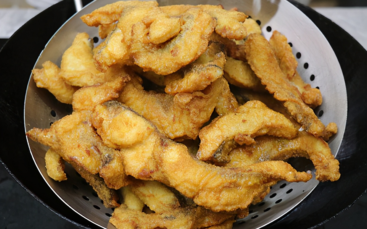 香酥鱼块鱼骨酥脆做法川味,椒盐鱼块怎么做才能酥脆
