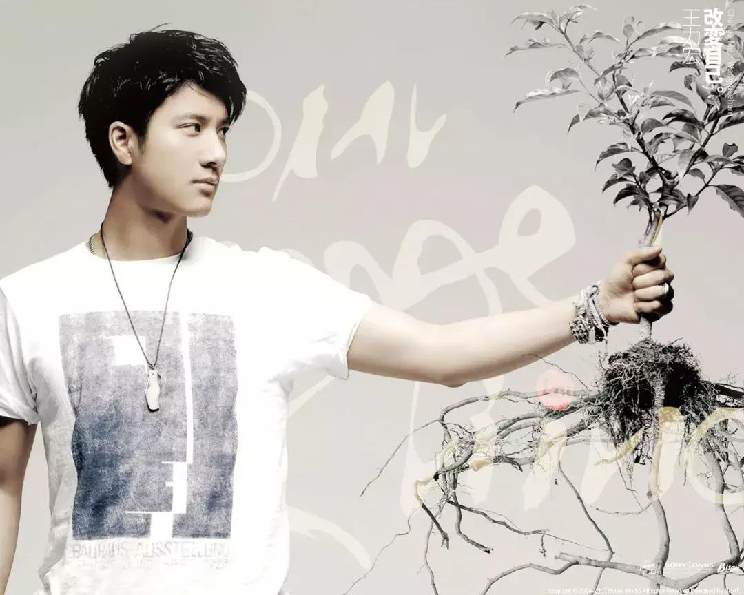 三娃奶爸王力宏，年入4.6亿，却一件衣服穿10年，钱都去哪了？