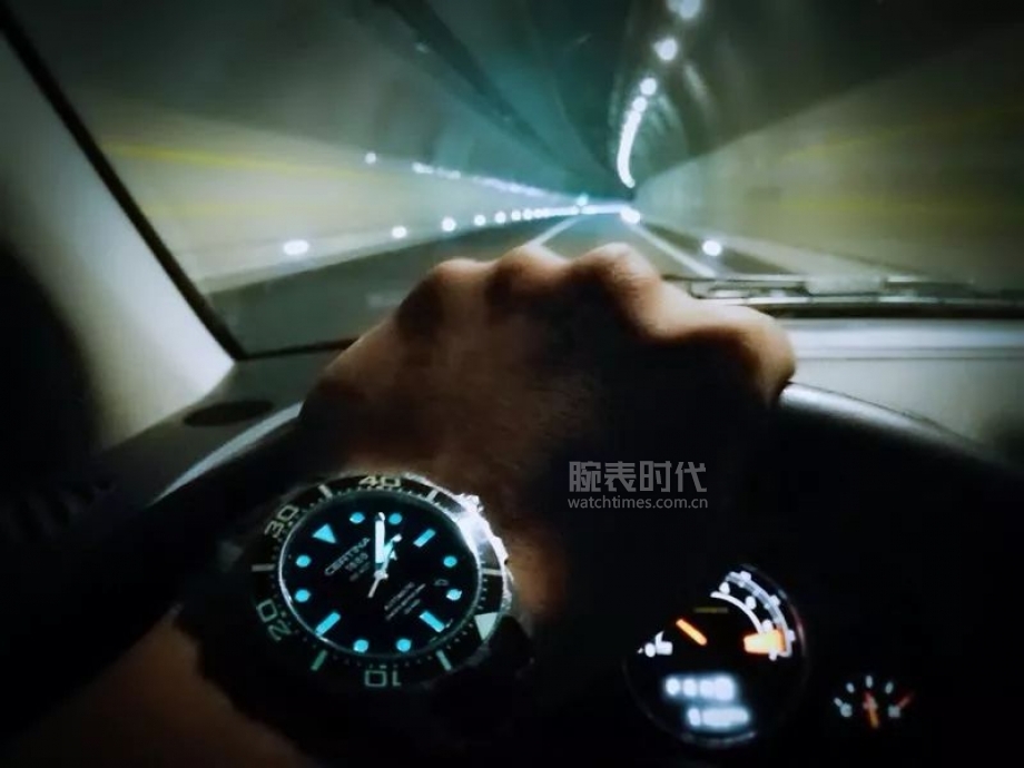 第一块表是石英还是机械,第一块表便宜