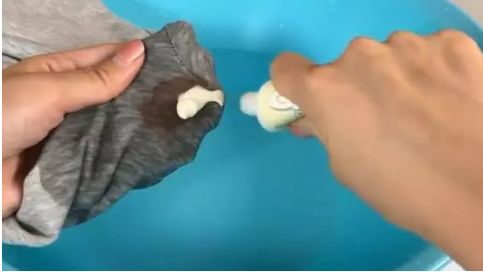 不管衣服上的血渍多顽固,不管衣服霉斑多严重