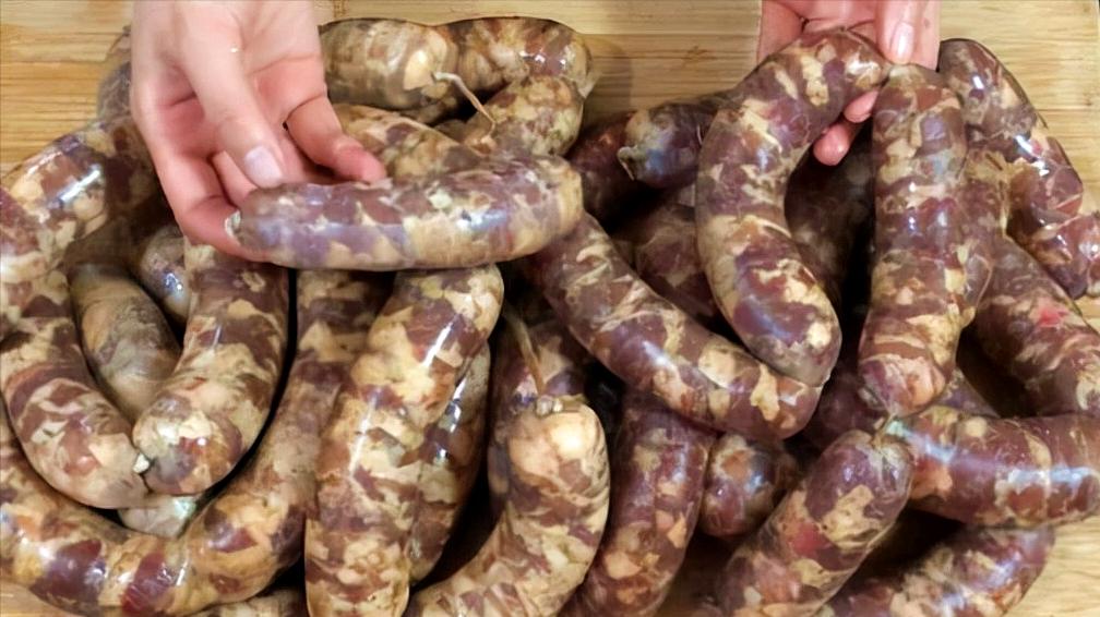 灌香肠的独家秘方一定要收藏起来,70岁大爷做腊肠