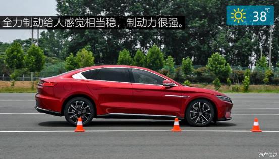 真正的大哥风范场地测试比亚迪汉EV