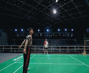 羽毛球高远球如何发力才正确,注意这4个动作让击球不再啃地