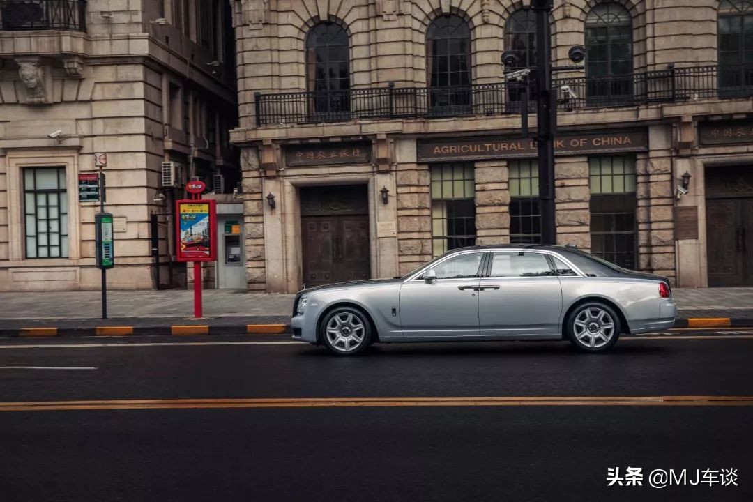 亲身体验劳斯莱斯，300多万的豪华堡垒开起来是什么感觉？
