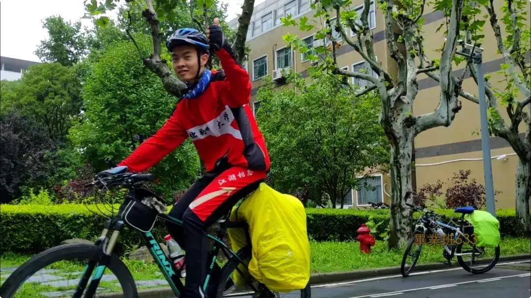 一个“疯老师”和11个“问题学生”的一场孤注一掷的冒险