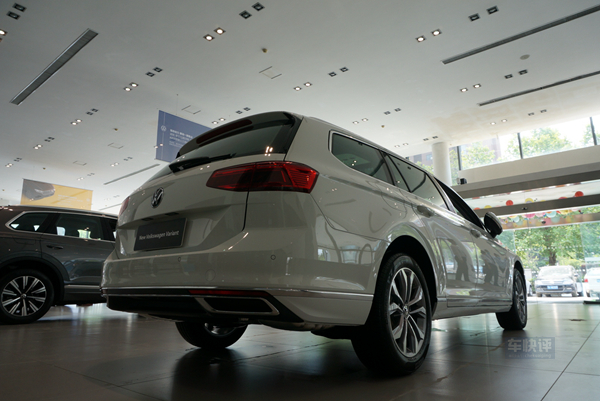 4万多块的帕萨特值得入手么,20多万可以买到哪一年埃尔法