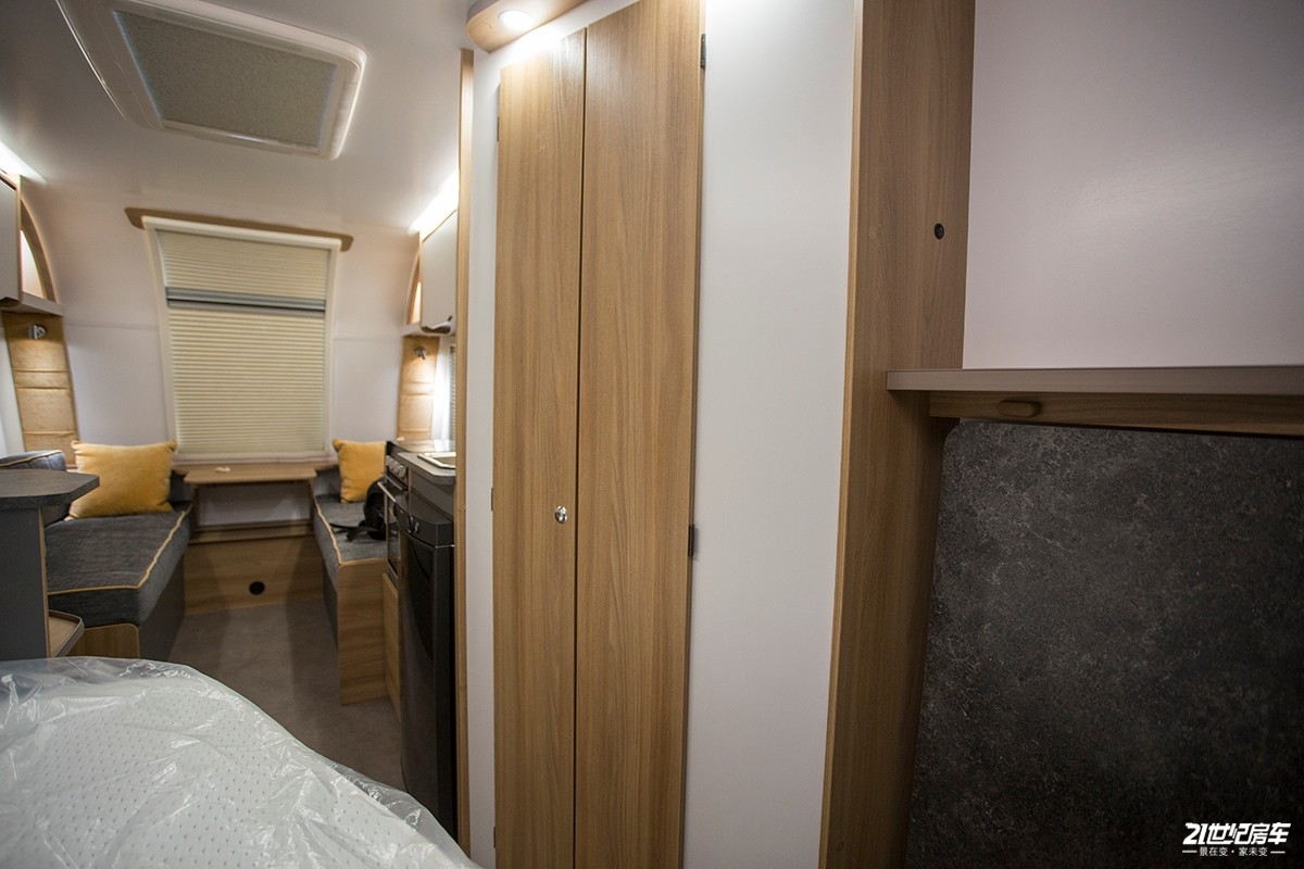 英国百丽d4,发现4拖挂式房车