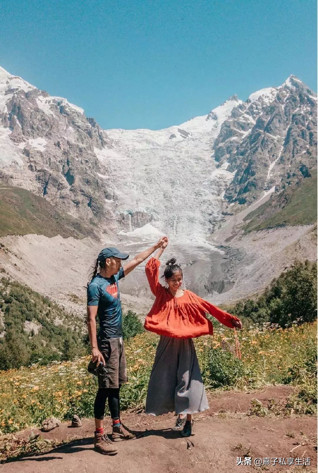 环游世界夫妻赚了十个亿,情侣环游世界视频