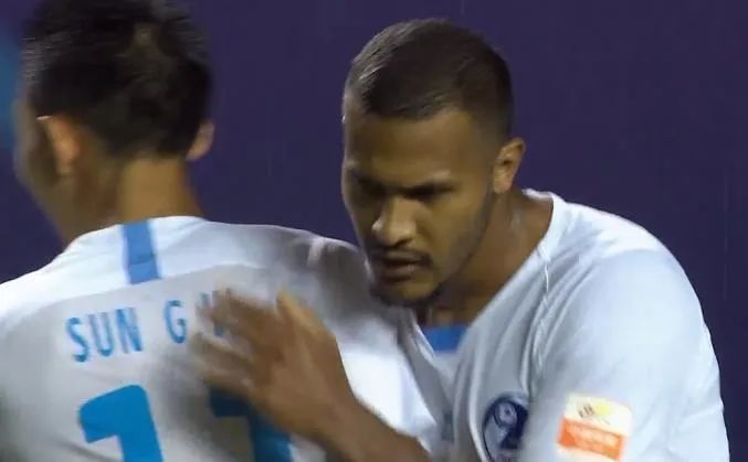 闪耀中超！前英超球星1射2传+造乌龙踢疯了，吊打中超保级队