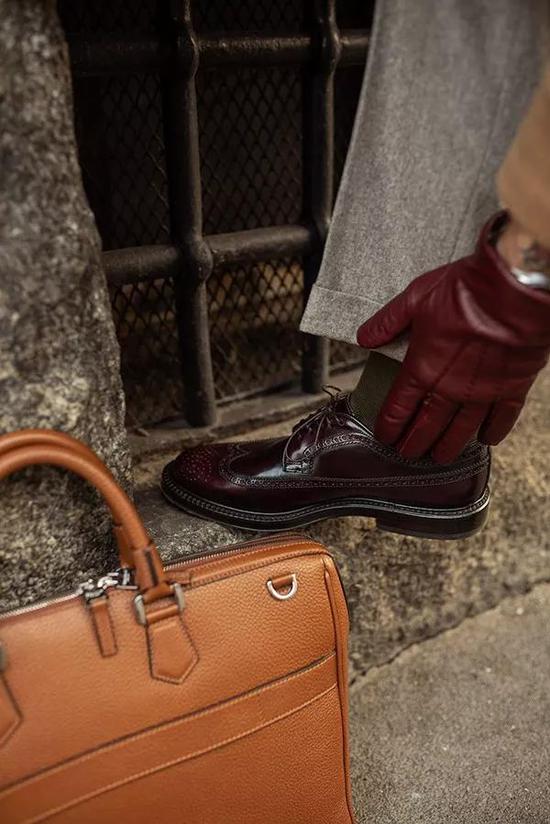 打造时尚潮流鞋,轻松打造复古范的休闲穿搭