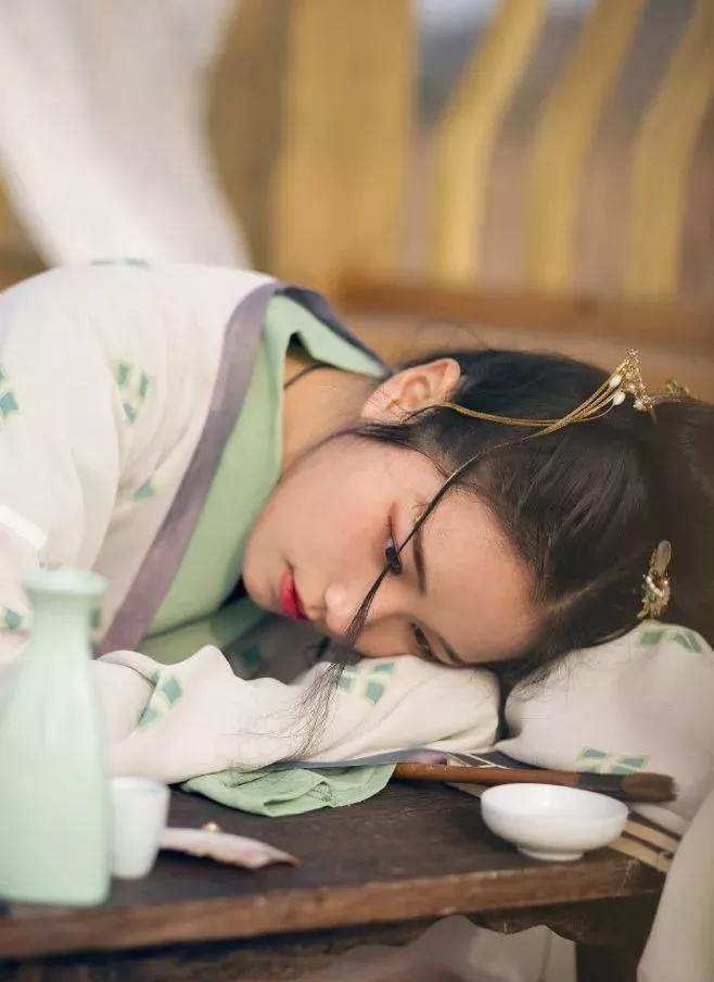 武陵春桃李风前多妩媚辛弃疾,武陵春桃李风前多妩媚赏析