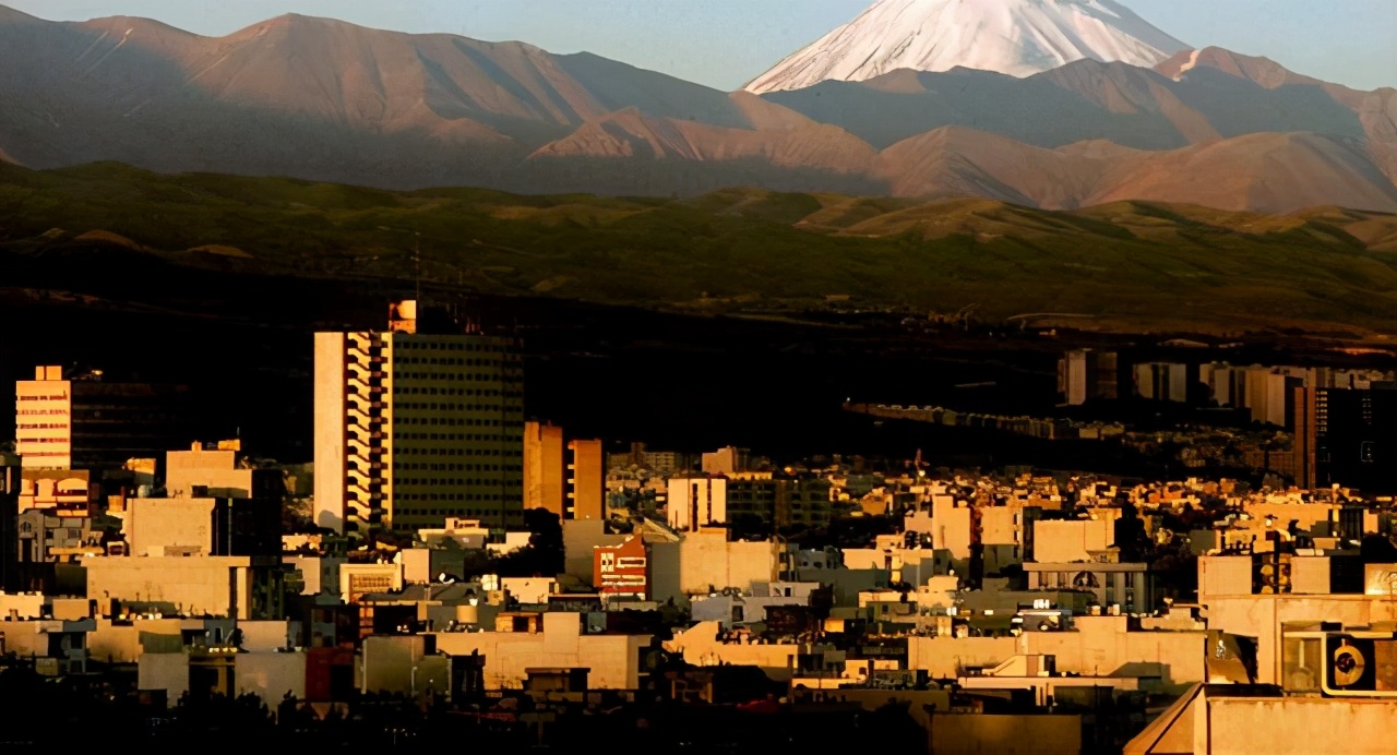 伊朗石油正式用人民币是真的吗,伊朗用人民币代替美币是真的吗