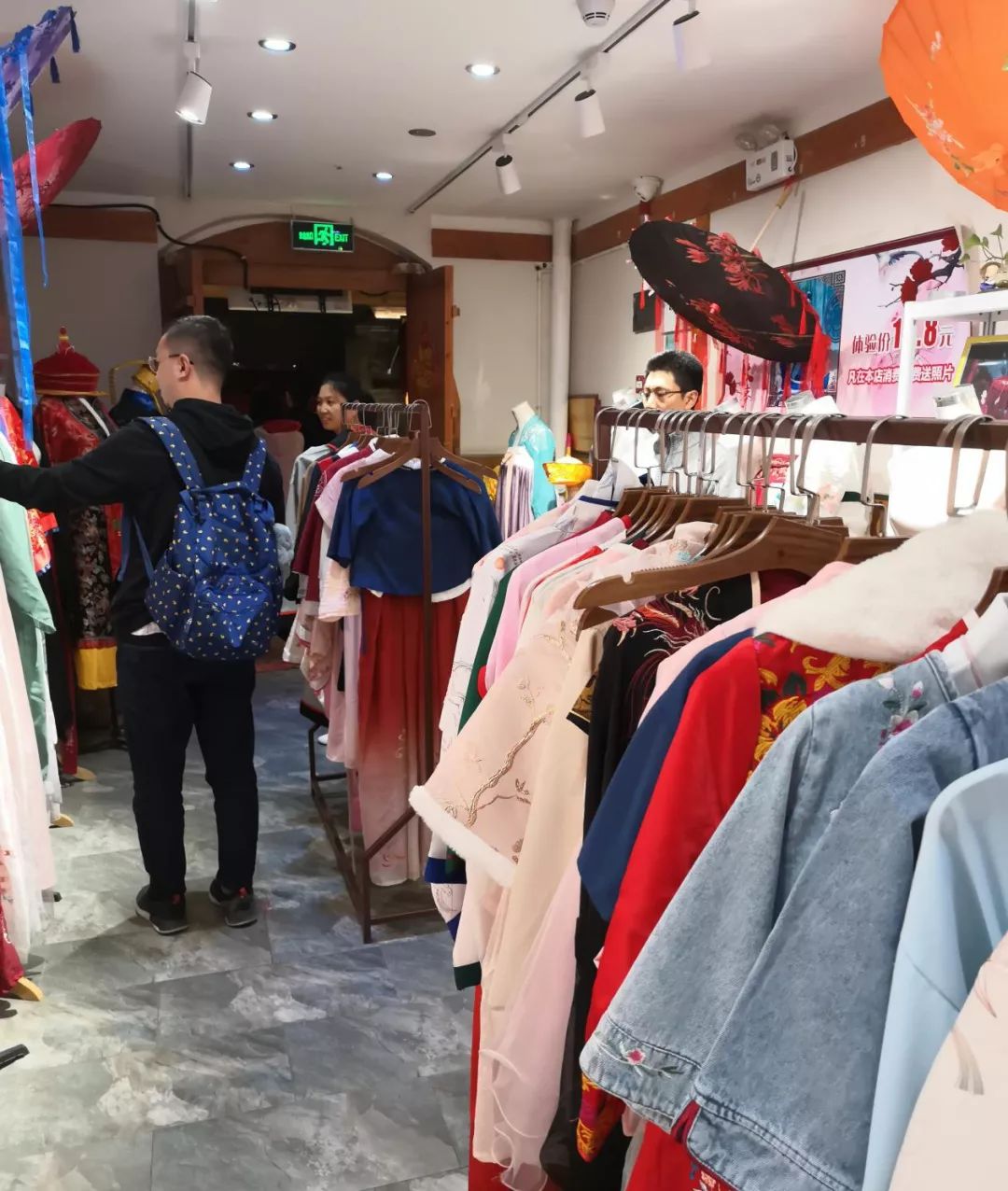 汉服体验馆租售一体,景区出租汉服小技巧