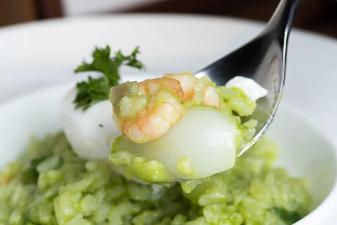 之心城这家餐厅堪称“西餐界CHANEL”,小姐姐们都抢着去