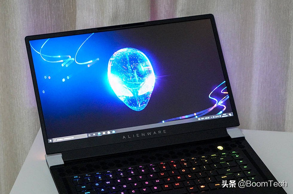 将4只风扇塞入厚度仅有16mm的纤薄游戏本内聊聊Alienwarex15R1