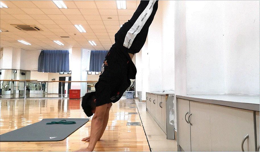 倒立教学不跪下,学几步就能教会你倒立