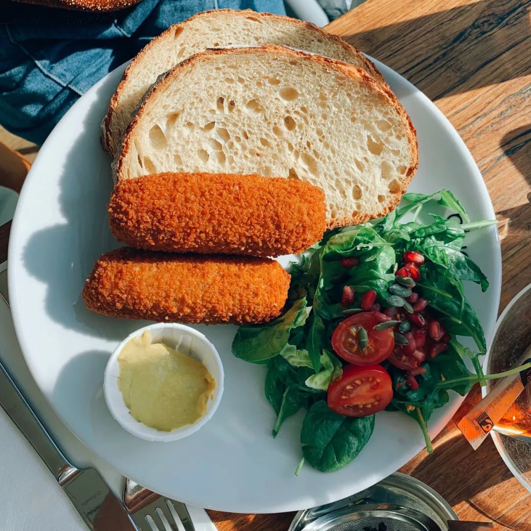 360度全玻璃空中咖啡厅!俯瞰阿姆拍美照