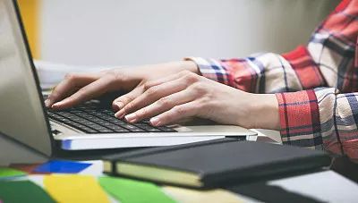 「关注」“博客”落幕：从传统互联向“掌上舆论场”的演变