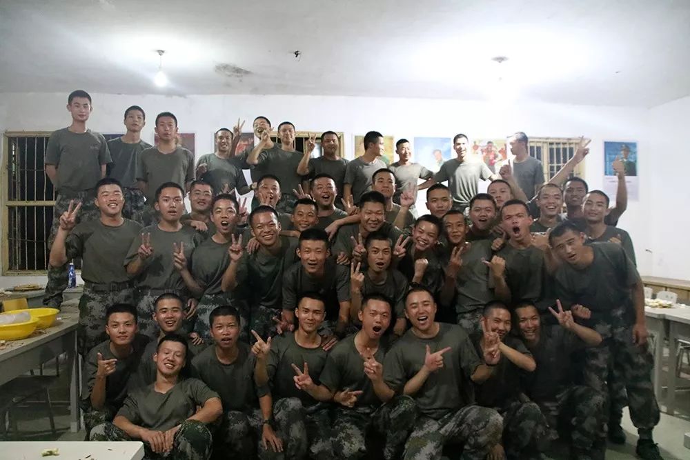 入伍一个月，新战友们对26个英文字母有了全新的认识！