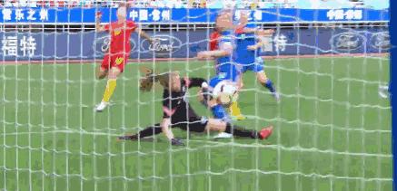 厉害！湖*姑北**娘荣膺亚洲足球小姐：从小跟男孩一起踢球