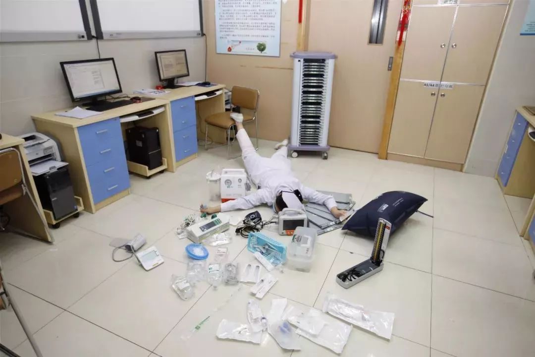 医护人员摔了一跤，一大批资产意外曝光！