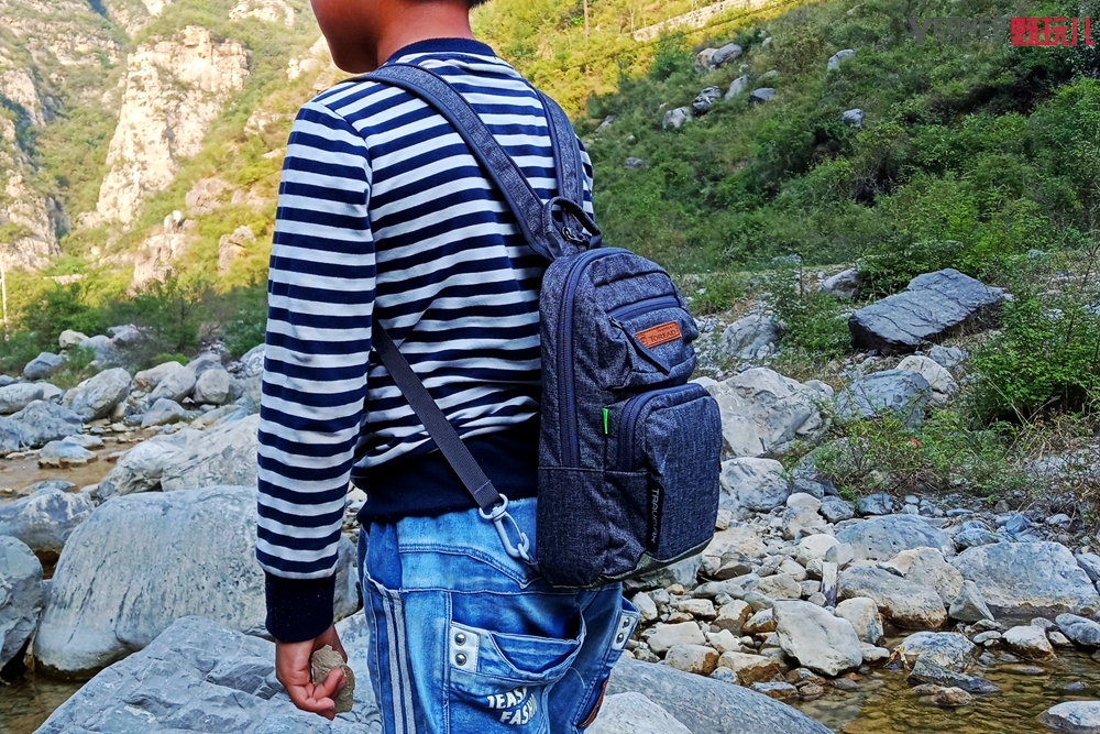 探路者登山单肩背包,探路者双肩包怎么背