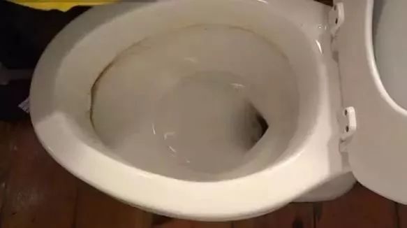 神了！洗白袜子只需涂点这个，冲一下立马跟新的一样！