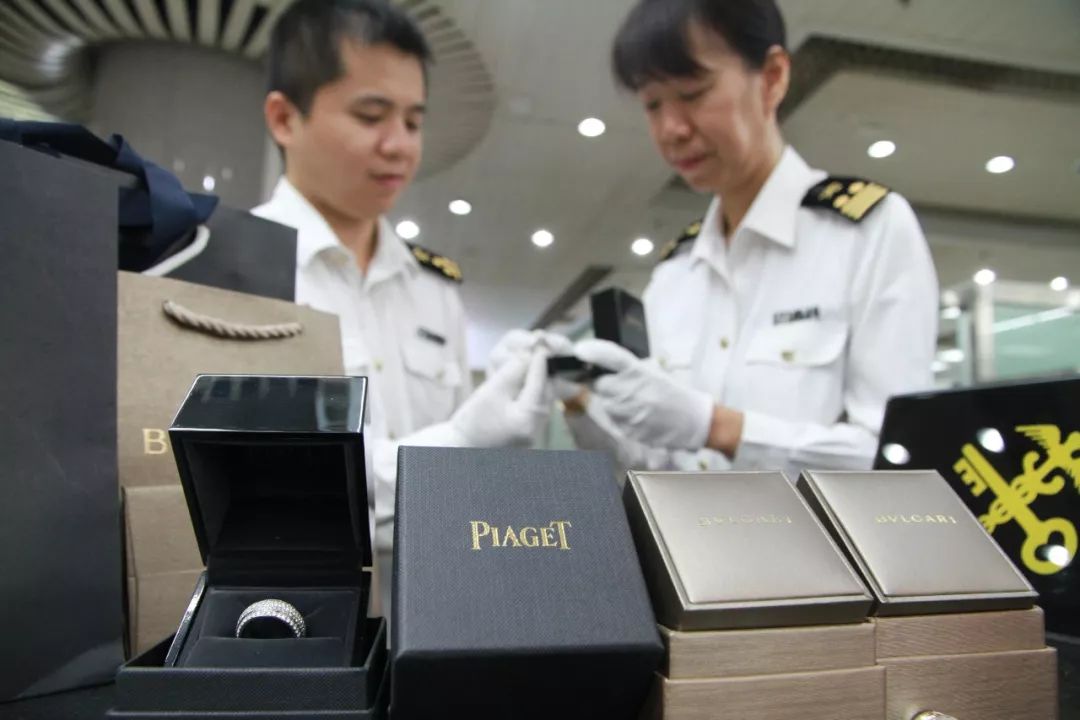 夜读海关|厦门口岸平行进口汽车首破千辆,南通口岸首次截获有害生物中间乳白蚁