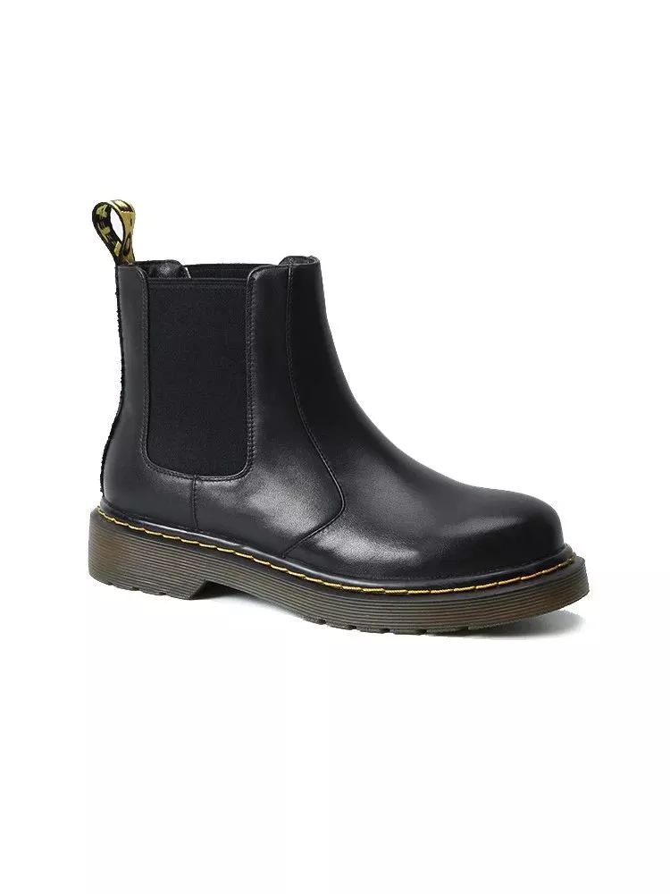 气场全开帅气,搭配黑色皮衣高跟短筒靴霸气个性