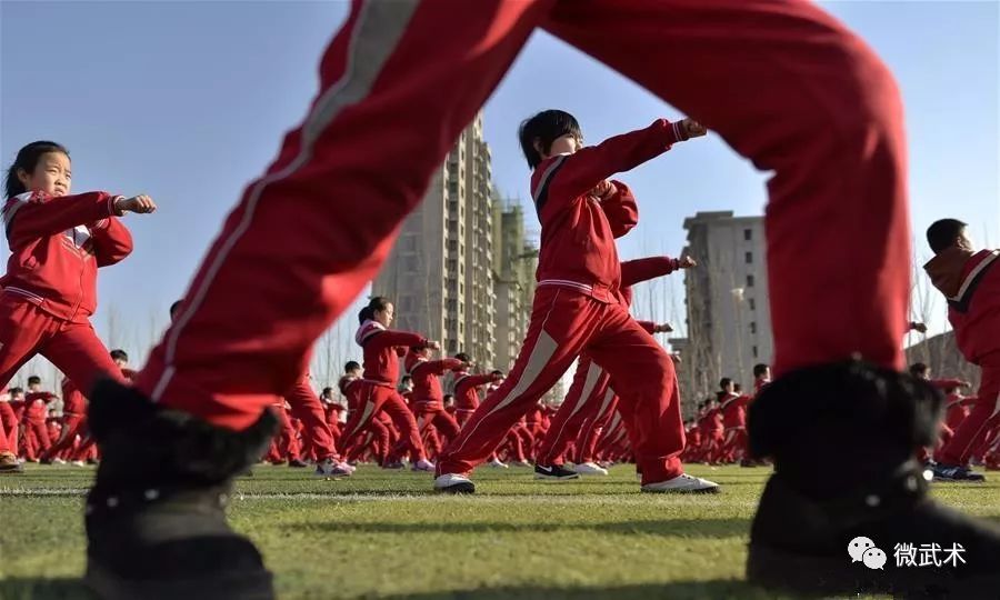 不让孩子动来动去,不让孩子随便动
