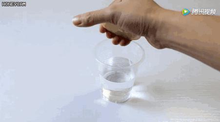 大衣不用熨烫怎么去褶皱,大衣不用洗的办法